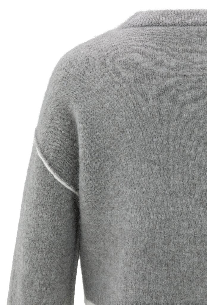 Pullover mit Linien