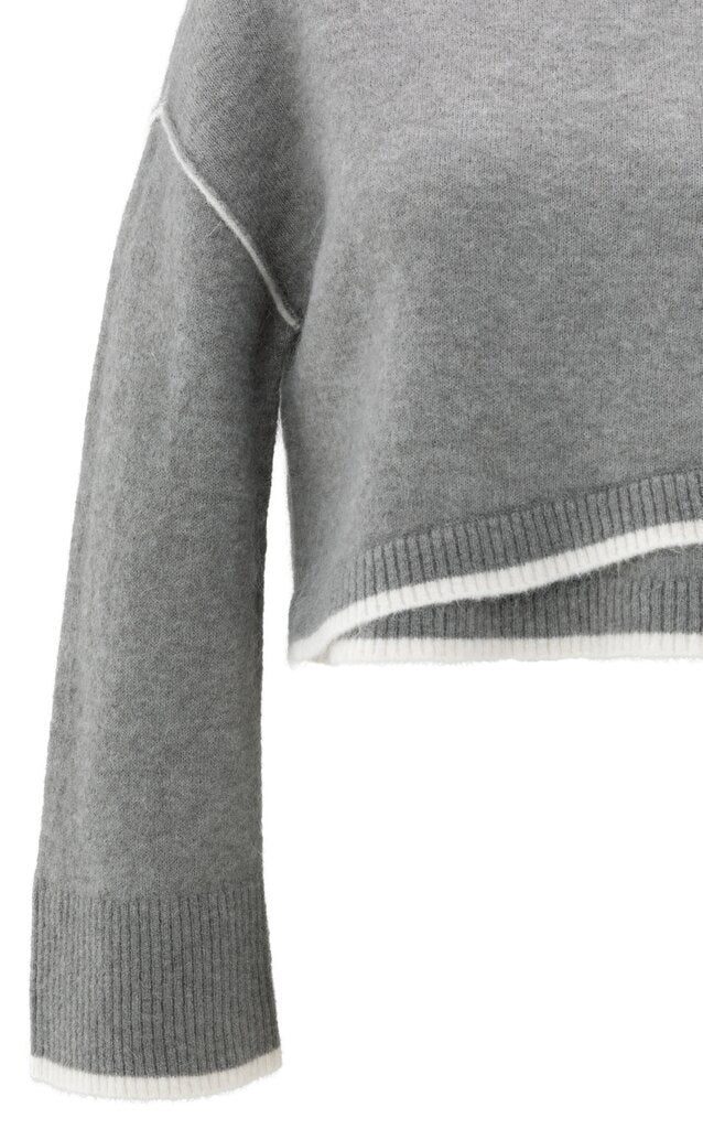 Pullover mit Linien